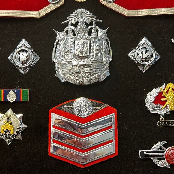 Framed Authentic Thailand Uniform Police Badge Collection Frame 14 X 11" - Picture 9 of 10